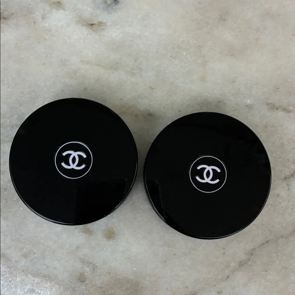 2 empty Chanel refillable compacts - Picture 15 of 16